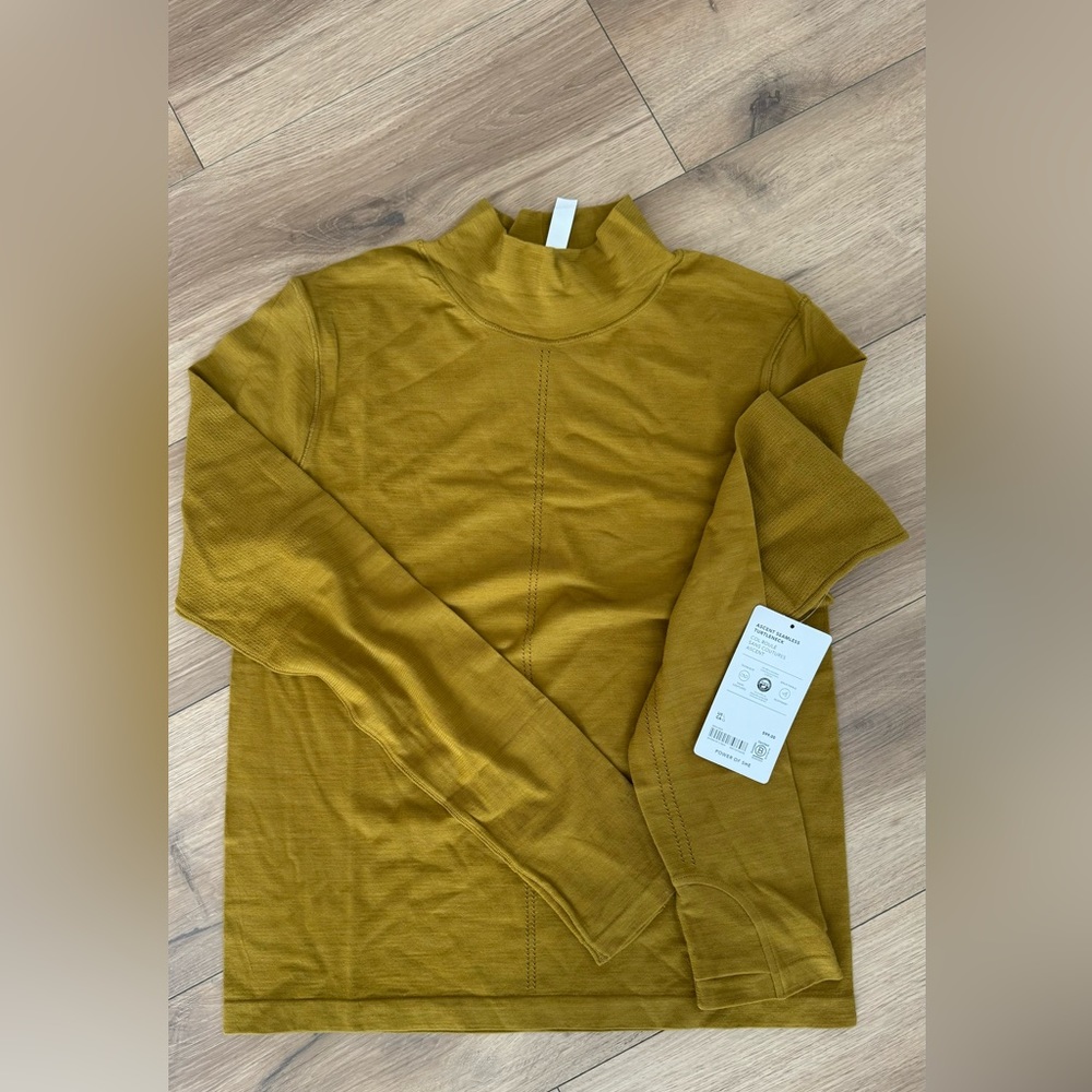 NWT Athleta Accent Seamless turtleneck